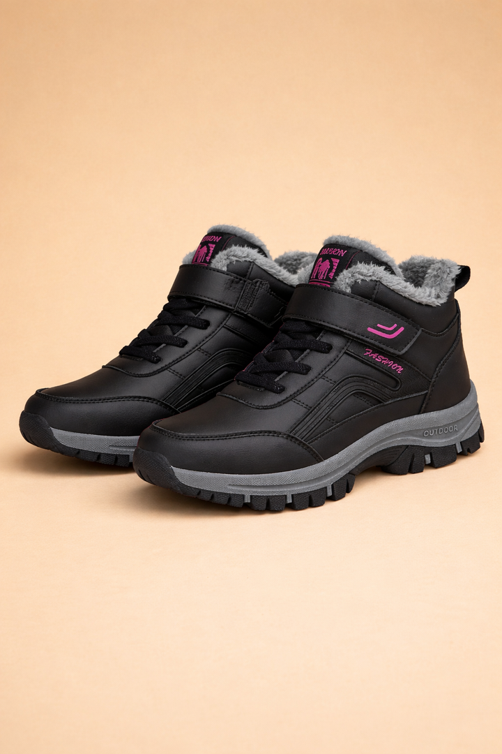 Stylish women's waterproof winter ankle boots with faux fur lining, providing cozy warmth & snow protection.