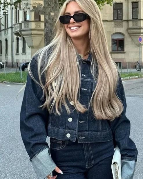 Fashionable women's two-piece set featuring a cropped jacket and pants, perfect for spring casual wear.