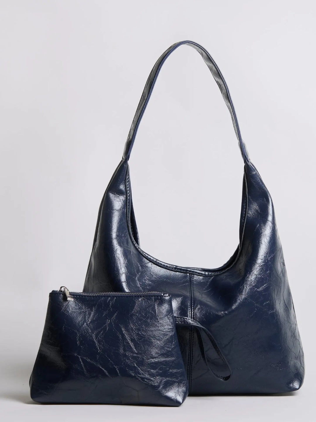 Lightweight distressed leather tote, an easy-to-carry women's shoulder bag