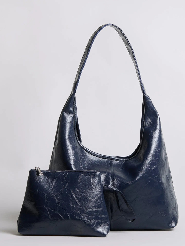 Lightweight distressed leather tote, an easy-to-carry women's shoulder bag