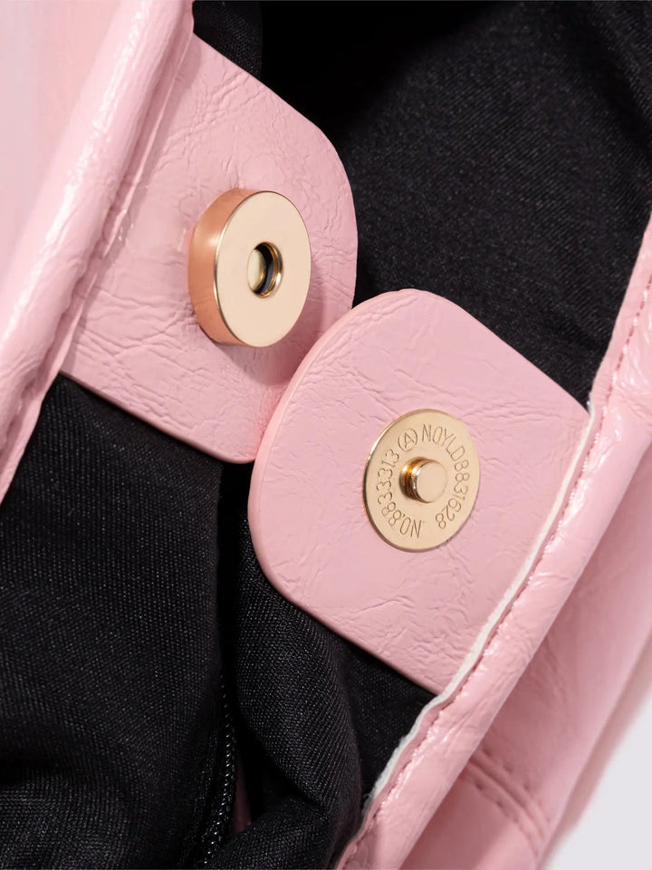 Everyday distressed leather tote, a staple accessory for women's wardrobes