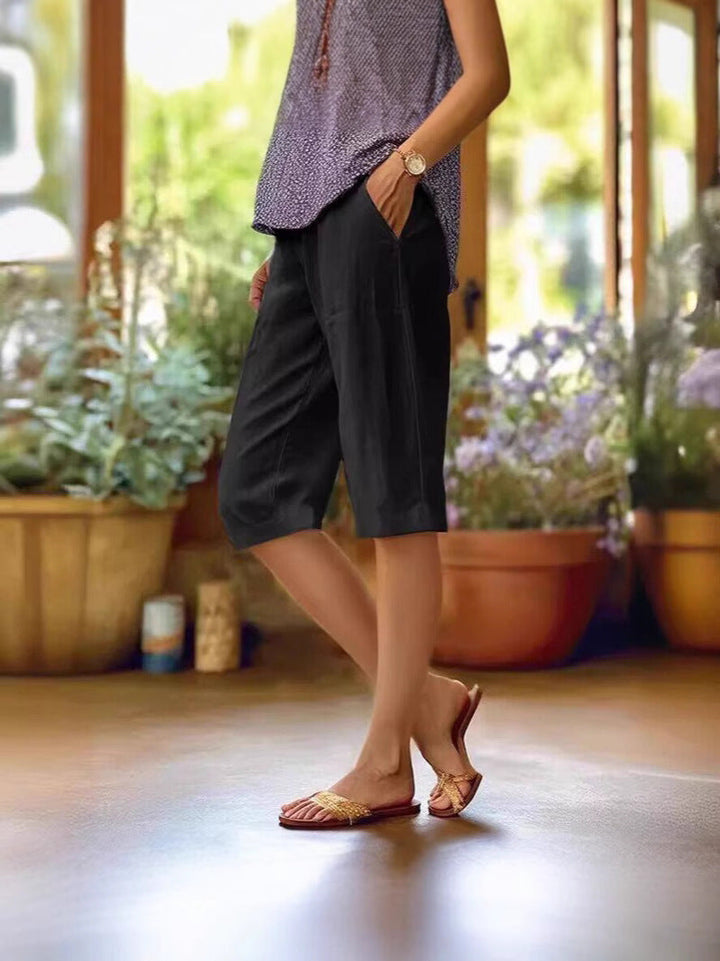 Easy-to-wear women's casual bermuda shorts. Lightweight summer comfort with an elastic waist & practical pockets.