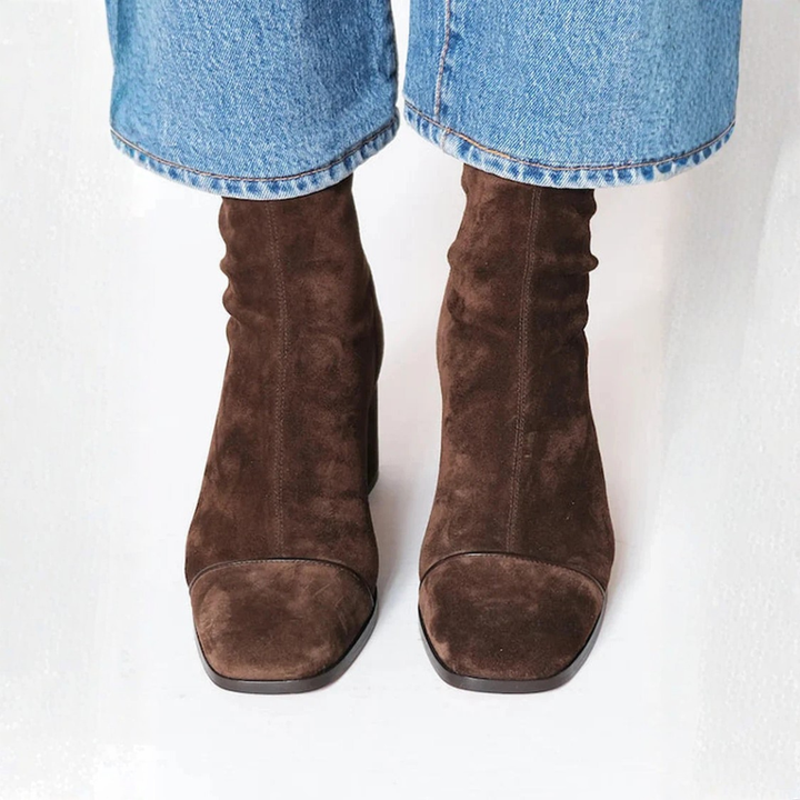 Stylish women's comfort heel boots in dark brown, featuring an elegant design and practical block heel for all-day wear.