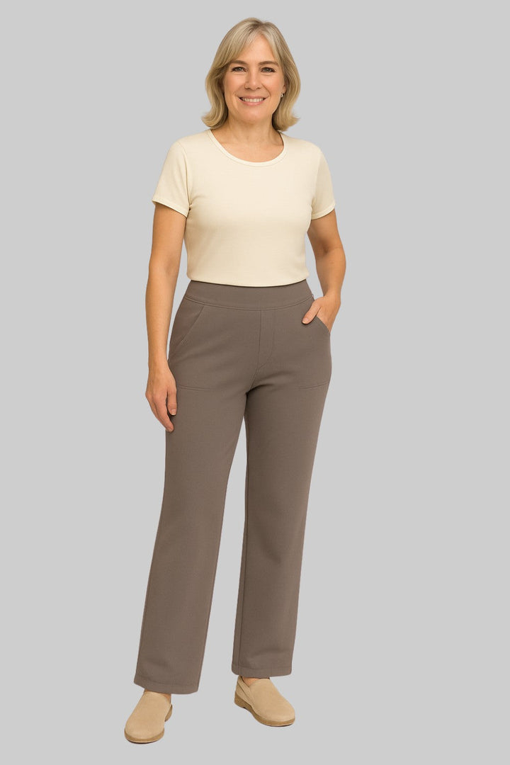 Fashionable women's jersey trousers with elastic waist, high-waisted for summer style comfortwear.