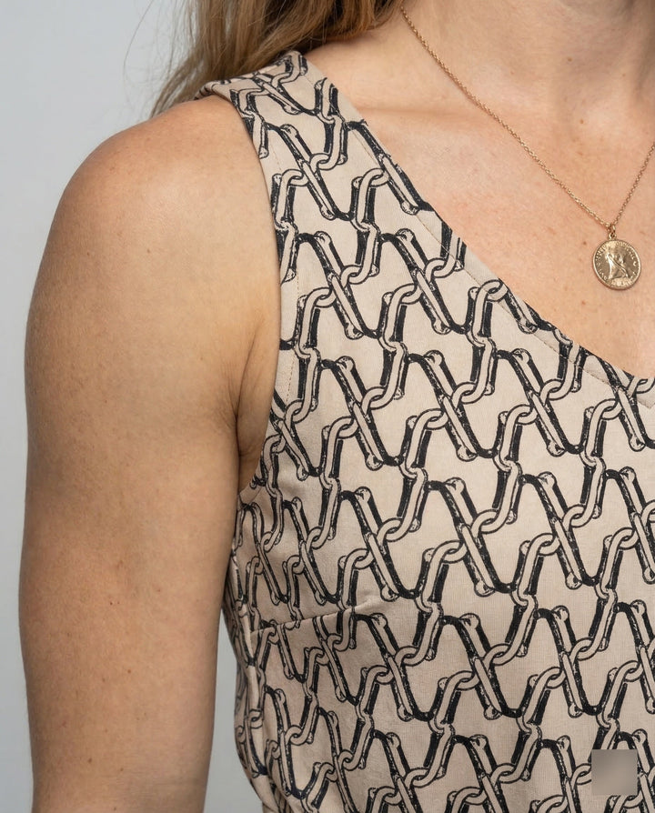 Comfortable women's versatile jumpsuit. Effortless chic design, perfect for day to night fashion. Easy wear.