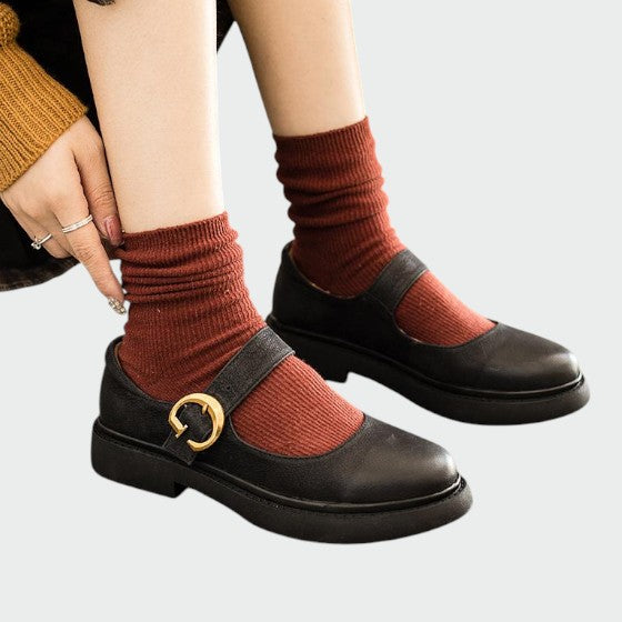 Versatile women's leather Mary Jane shoes, ideal for all-day comfort with a fashionable block heel.
