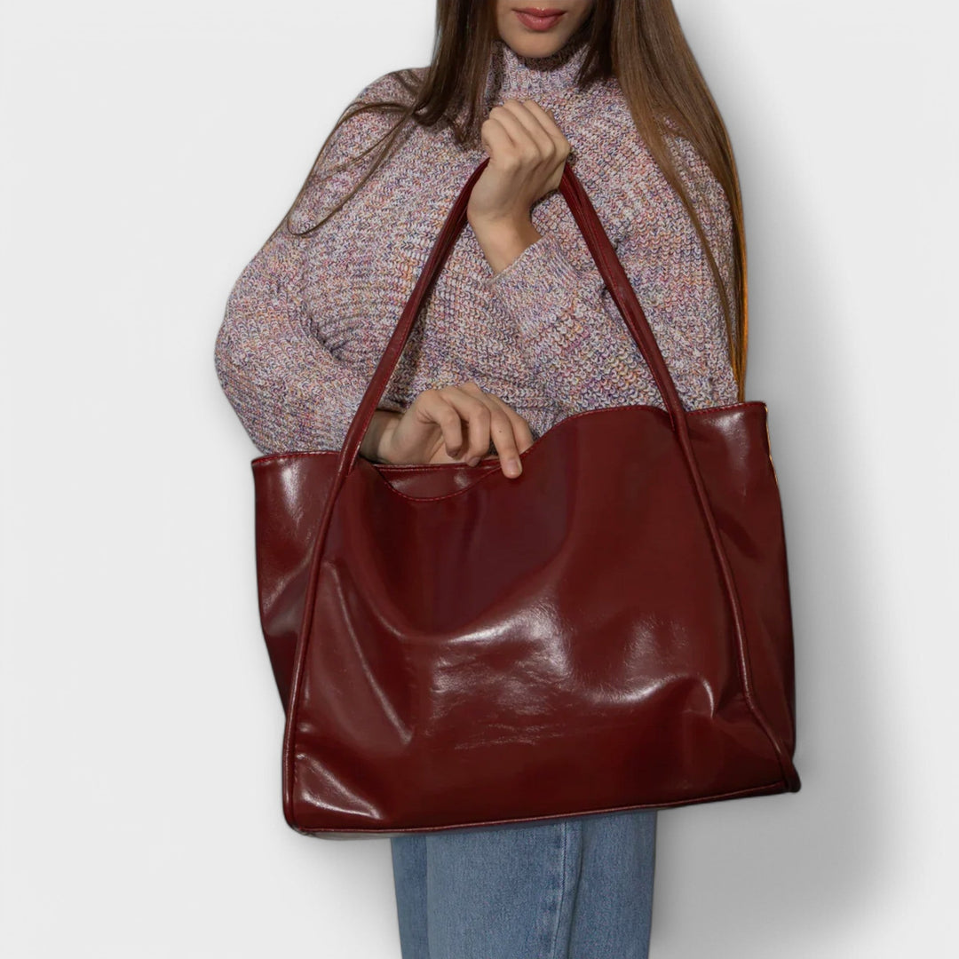 Fashionable women's tote bag in a cream color, a timeless and practical accessory