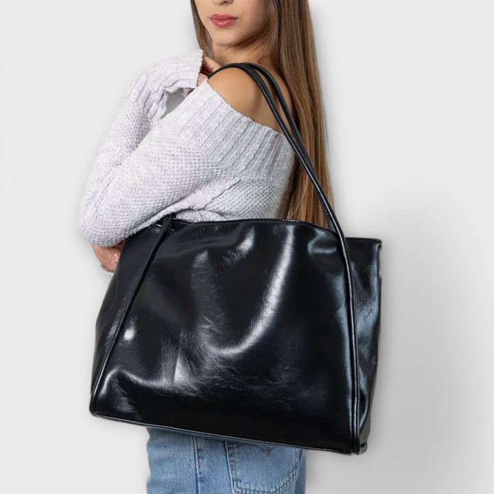 Stylish women's tote bag in a rich brown hue, suitable for everyday elegance