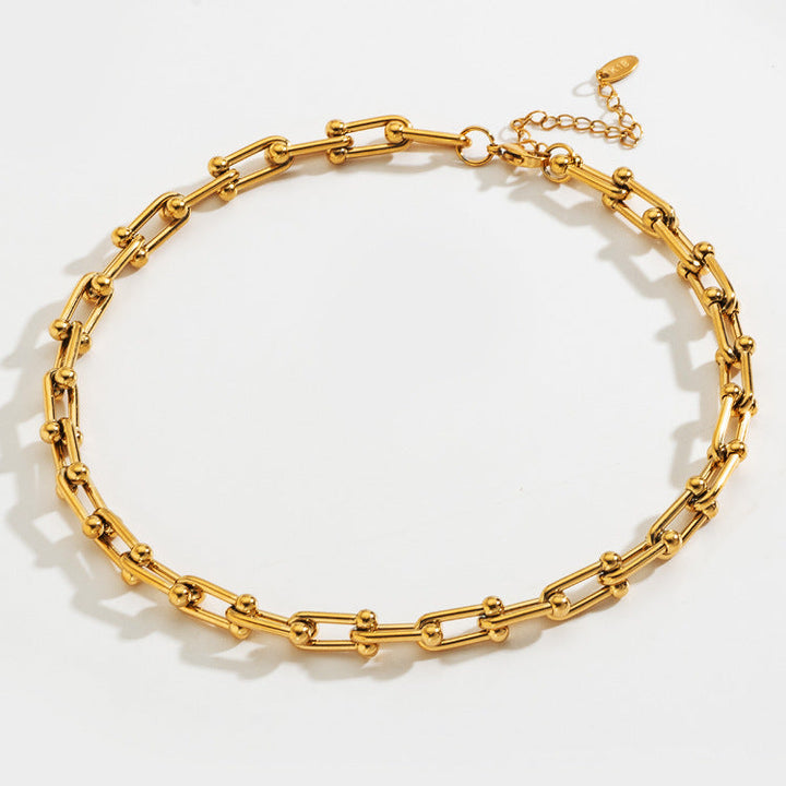 Fashionable women's gold steel thick chain necklace featuring a distinctive horseshoe U-clasp, elegant jewelry.
