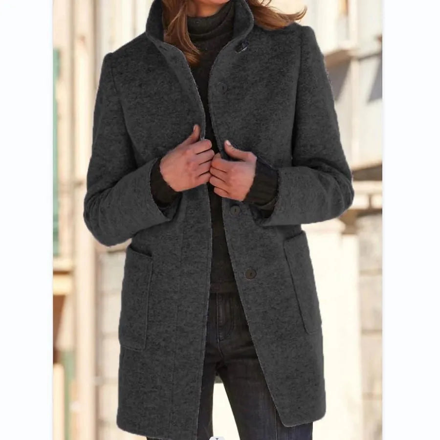 Luxurious women's long coat, soft fabric for ultimate comfort & sophisticated winter outerwear. Elegant fashion.