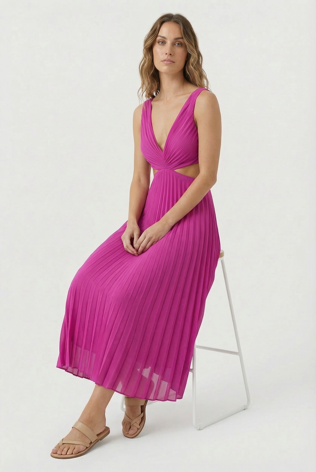 Stylish women's pleated party maxi dress, designed for elegance and comfort.