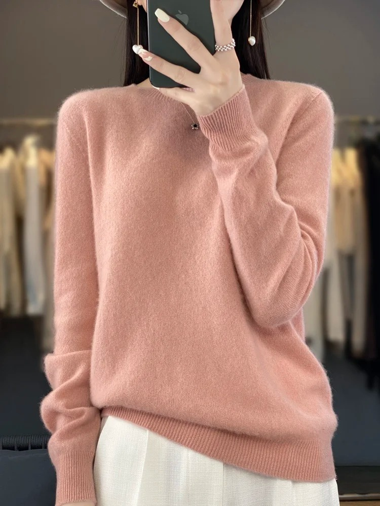 Women's casual elegant pullover, soft round neck sweater with long sleeves for versatile wear.