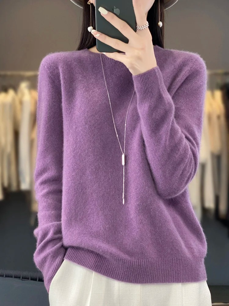 Round neck women's soft knit pullover, elegant and comfortable for everyday fashion.