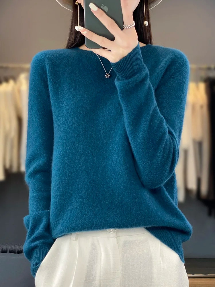 Soft apparel women's round neck pullover, elegant sweater for a casual yet refined look.