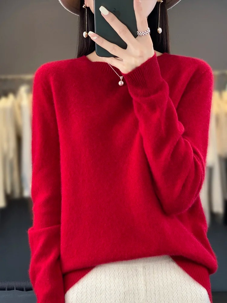 Chic women's soft pullover, elegant round neck sweater, perfect for versatile fashion.