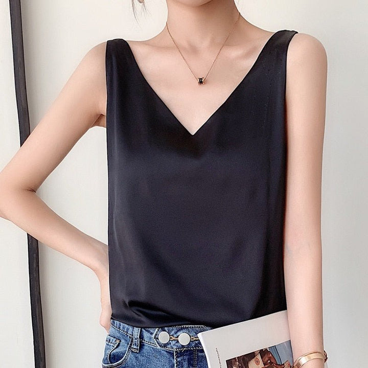 Women's elegant sleeveless tank top, perfect for versatile fashion and chic style.