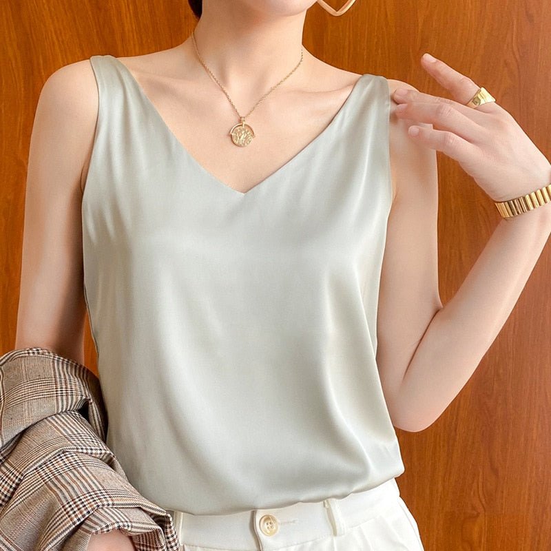 Modern feminine sleeveless tank top for women, a versatile and elegant fashion piece.