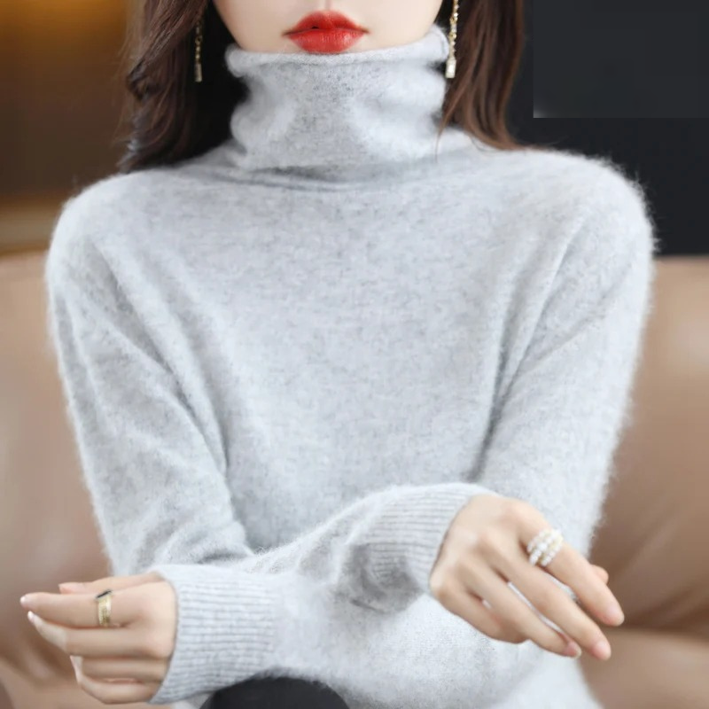 Casual women's warm turtleneck sweater, a cozy and soft pullover for daily winter style.