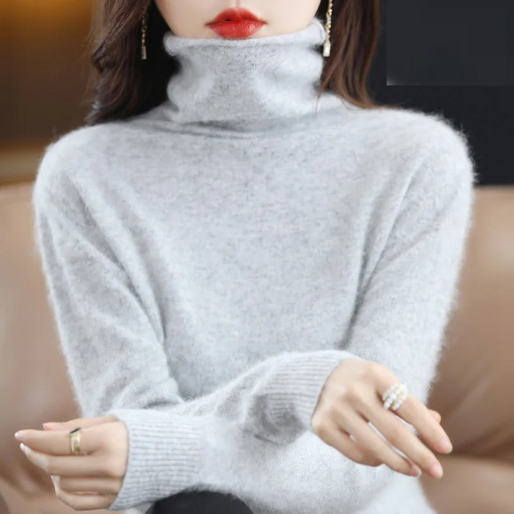 Casual women's warm turtleneck sweater, a cozy and soft pullover for daily winter style.