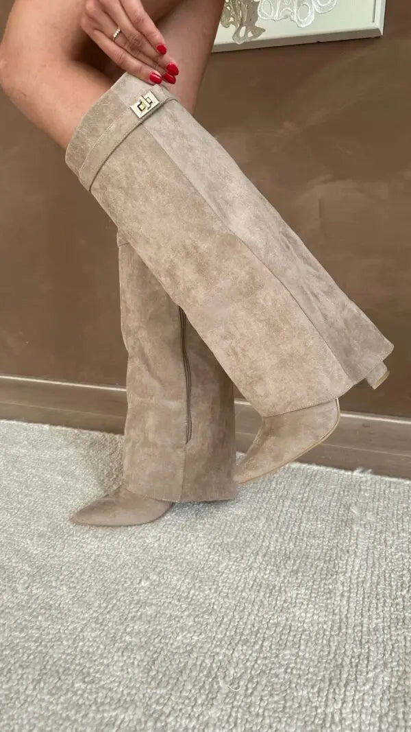 Versatile women's tall boots, taupe color, combining fashion, comfort, and refined style.