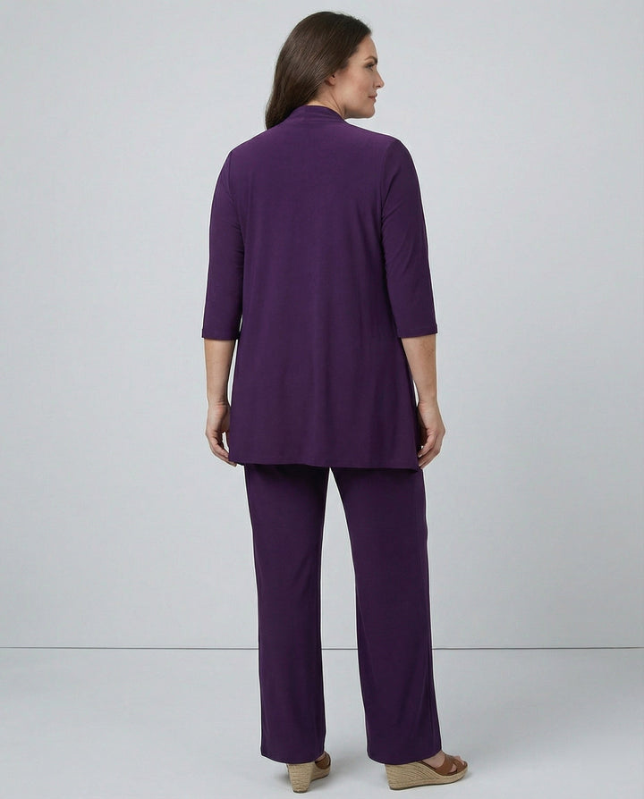 Chic women's business suit set; a versatile three-piece ensemble perfect for office attire & formal events.