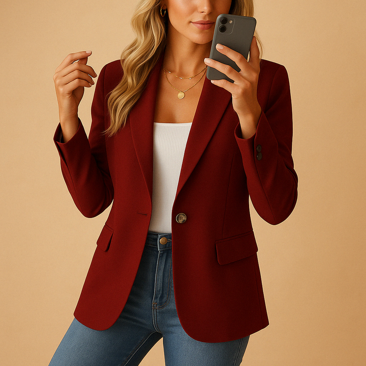 Elegant women's tailored jacket, ideal for layering during spring and summer seasons