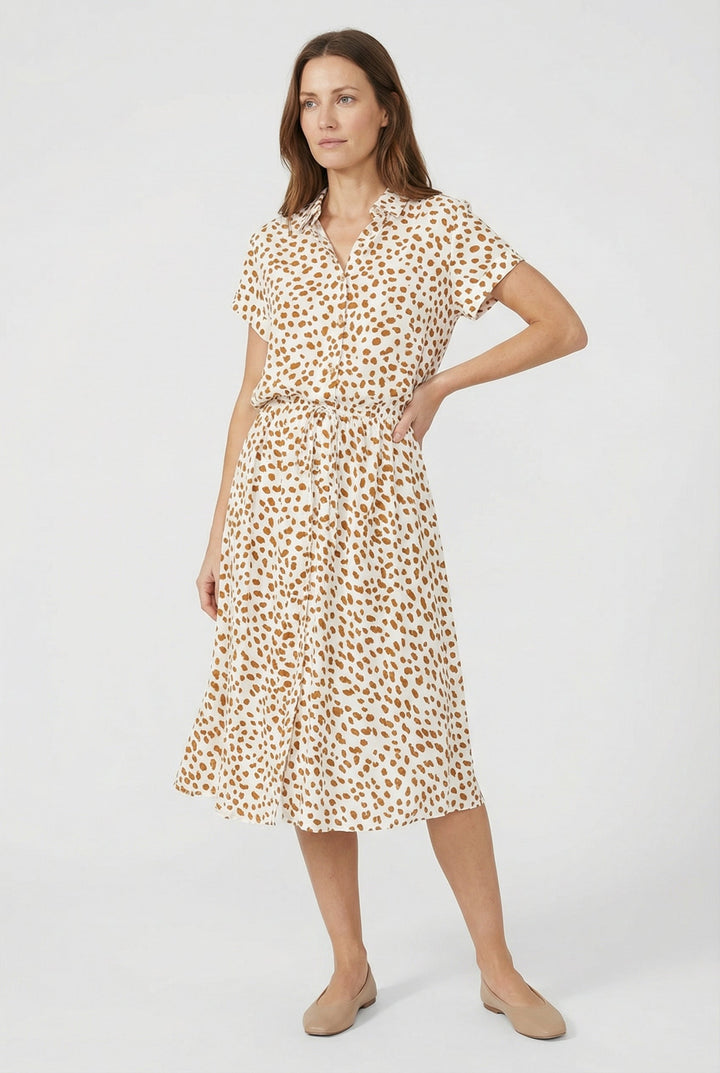 Perfect summer dress: women's floral midi with a comfortable waistband and short-sleeve design.