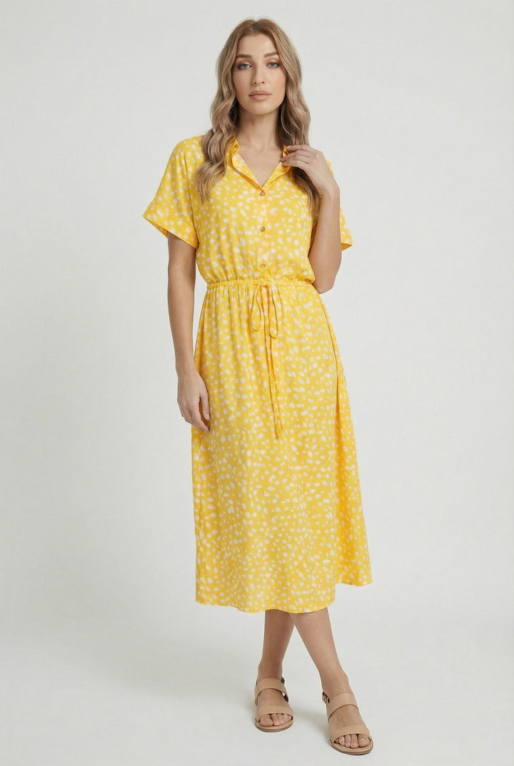 Chic women's elegant midi dress, floral pattern, comfortable waistband, and short sleeves for summer.