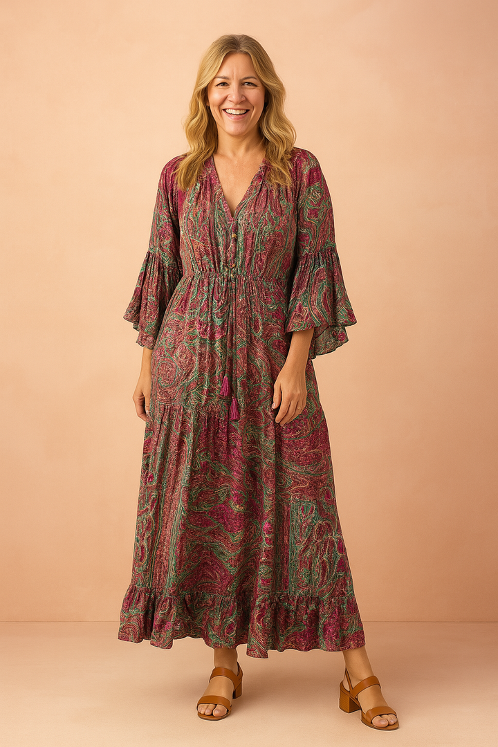Women's flowy boho maxi dress with long sleeves for summer comfort. Bohemian style, elegant and relaxed.