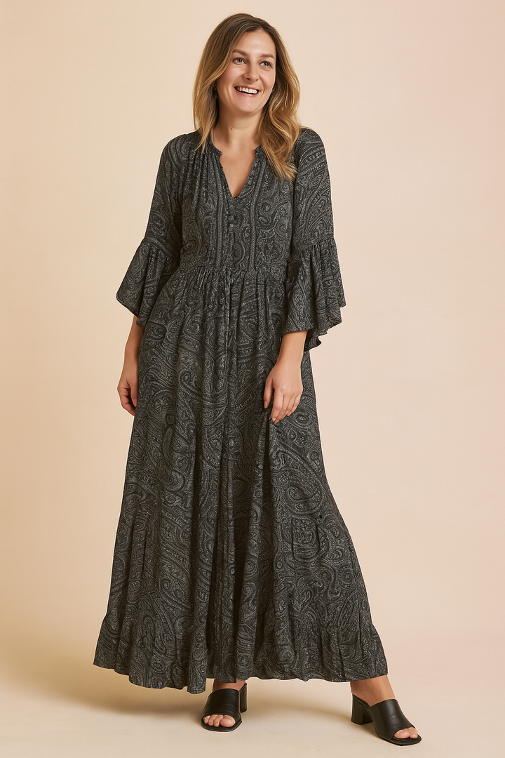 Chic women's flowy long sleeve maxi dress in bohemian style. Perfect summer dress for comfort & fashion.