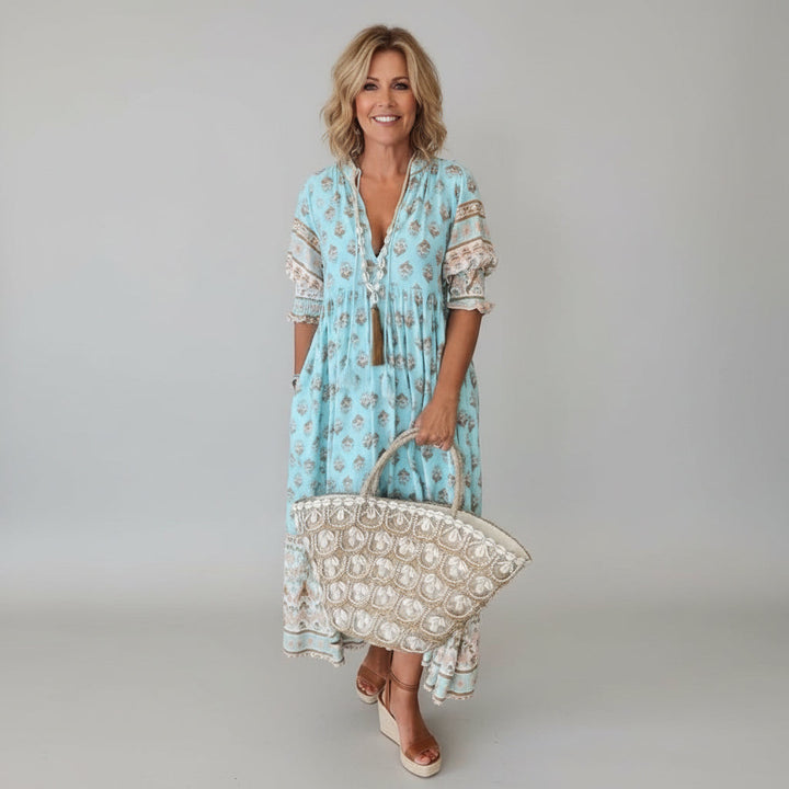 Effortless women's midi dress, ideal for summer vacations or casual parties. Flowy, comfortable, and chic.