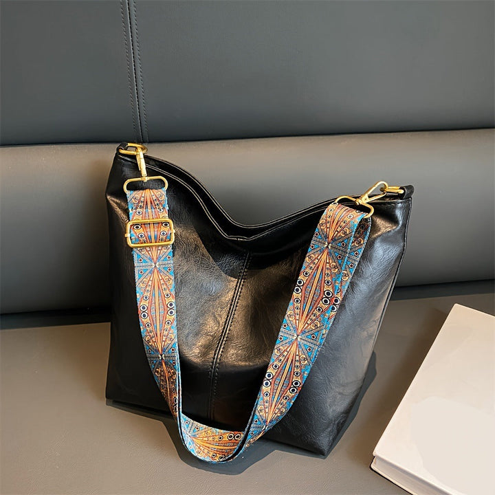 New women's large capacity leather shoulder bag, versatile hobo and crossbody design