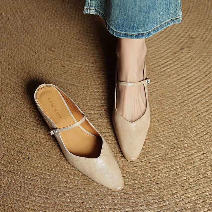 Elegant women's flat leather mules, ideal casual shoes for everyday wear