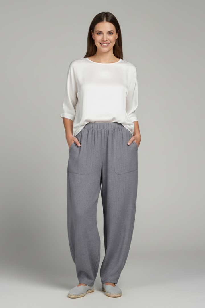 Comfortable women's grey trousers featuring an elastic waist and practical side pockets for everyday fashion.