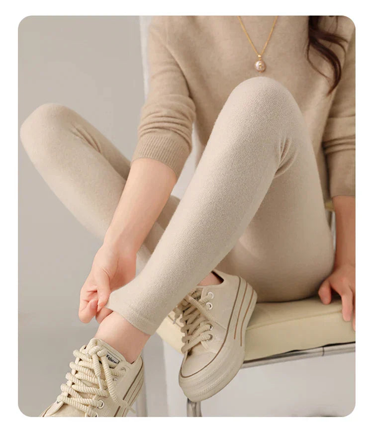 Elegant women's high-waist cashmere leggings, fine knit offers a stylish and warm fit.