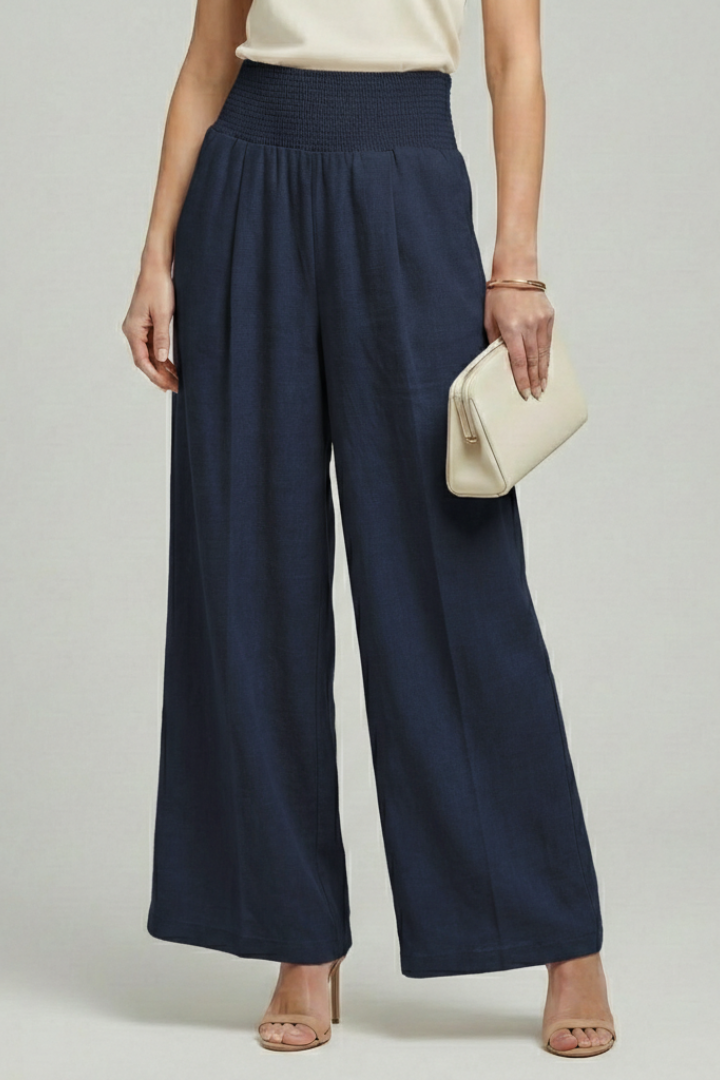 Flowy women's palazzo pants with high waist and pleats, a versatile choice for elegant summer fashion.