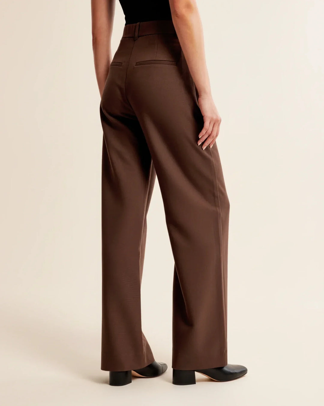 Elegant women's high waist pleated tailored trousers for formal occasions or daily officewear.