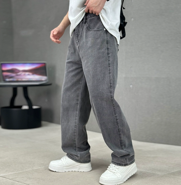 Women's high-waist relaxed fit straight leg jeans in light blue denim, perfect for casual spring fashion.