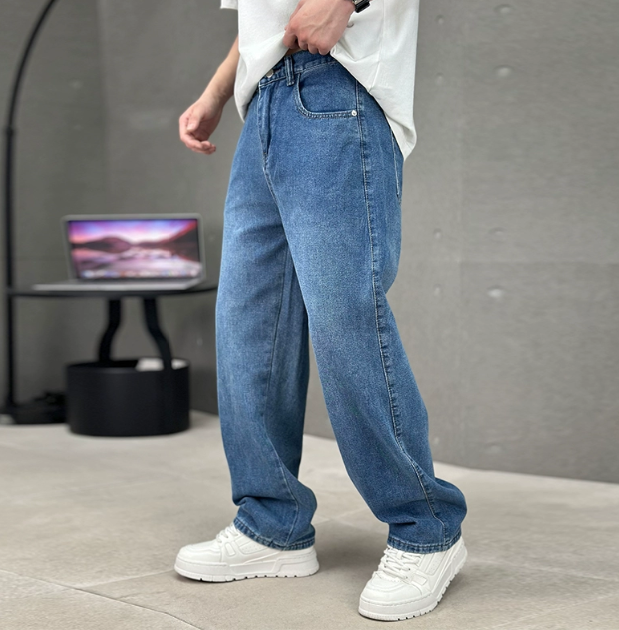 Stylish women's straight leg jeans in a relaxed fit, a versatile denim staple for any casual outfit.