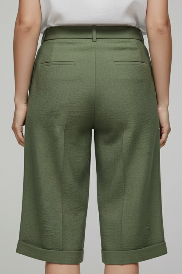 Comfortable women's summer shorts with a high waist and tailored cuff design.