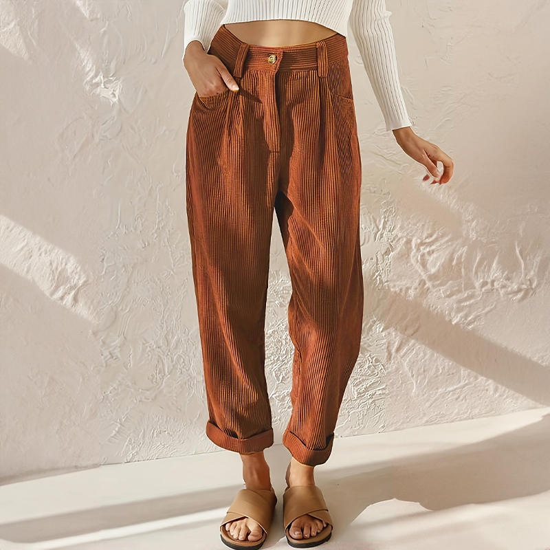 Casual women's wide leg pants with a high waist and flowy design, ideal for summer styling.