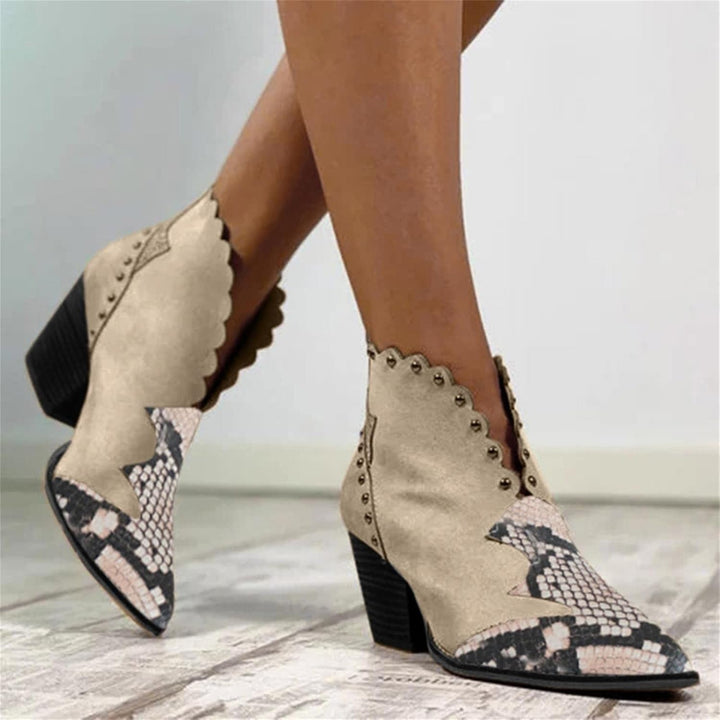 Chic women's lace-up western boots, pointed toe, combining comfort with classic cowboy style for versatile fashion.