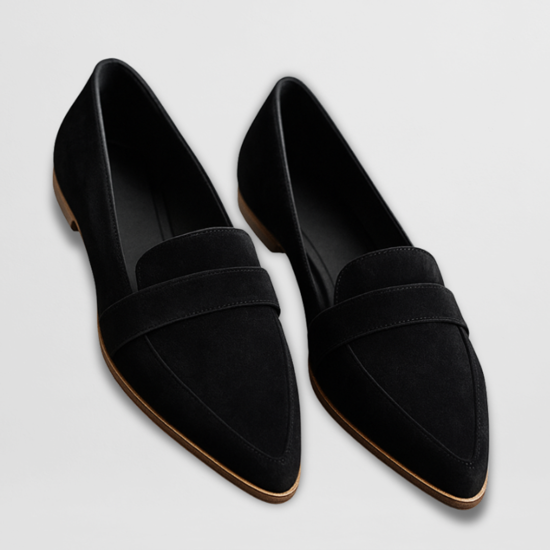 Comfortable women's leopard print loafers, a stylish slip-on shoe for versatile daily wear and fashion.