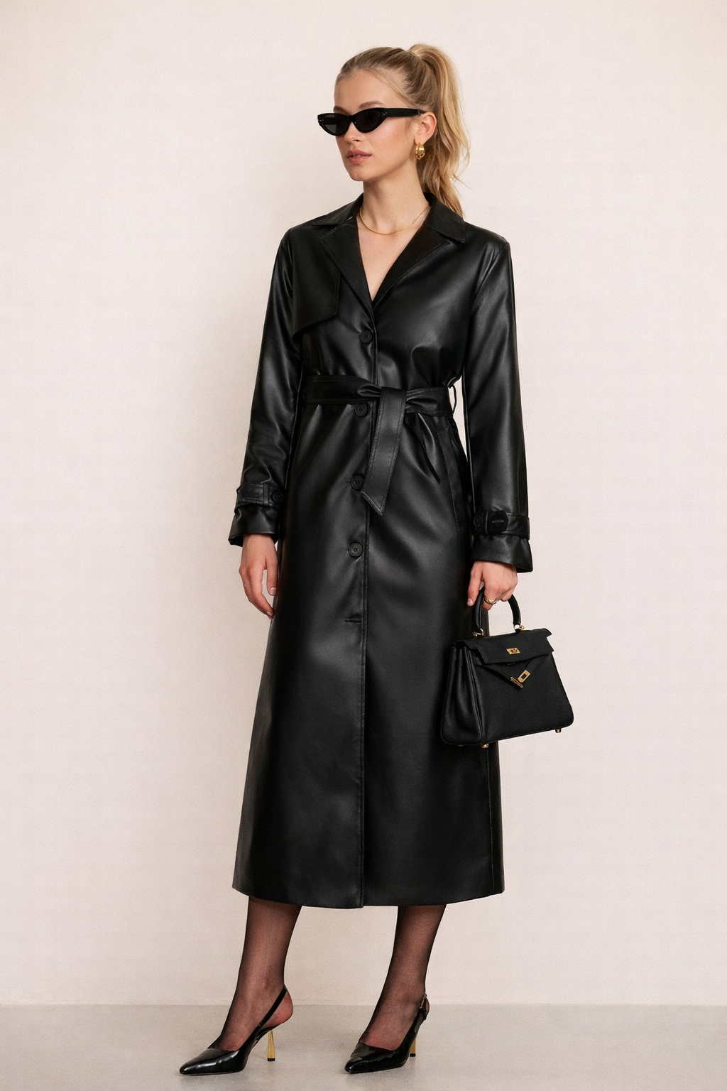Stylish women's summer jacket, lightweight and belted, ideal for modern chic fashion.