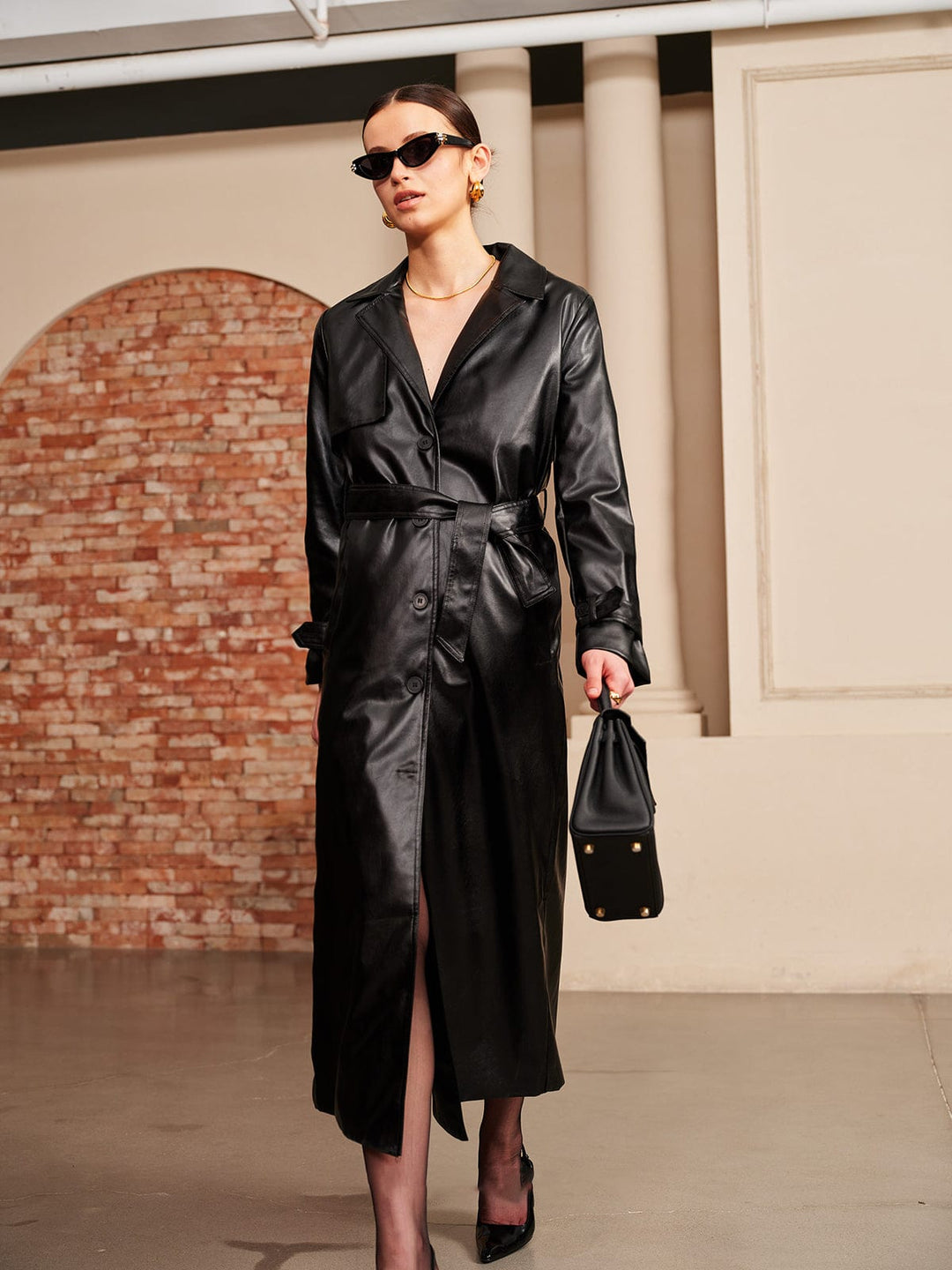Elegant women's lightweight summer jacket, belted for a chic modern look, versatile outerwear.