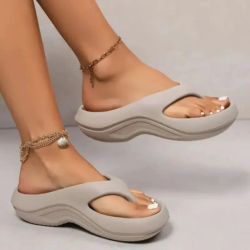 Stylish women's comfort footwear, lightweight sandals in a casual slide design. Ideal for beachwear or daily use.