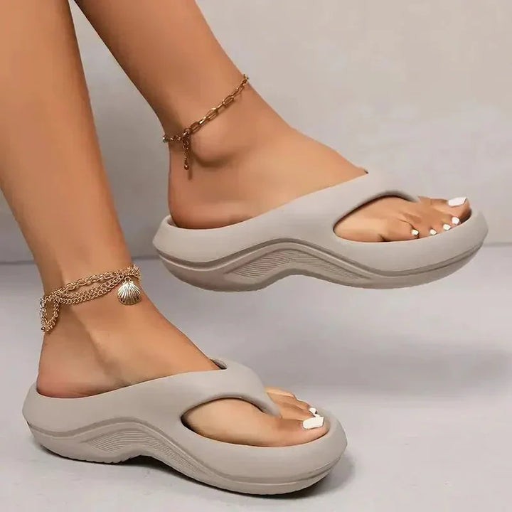 Stylish women's comfort footwear, lightweight sandals in a casual slide design. Ideal for beachwear or daily use.