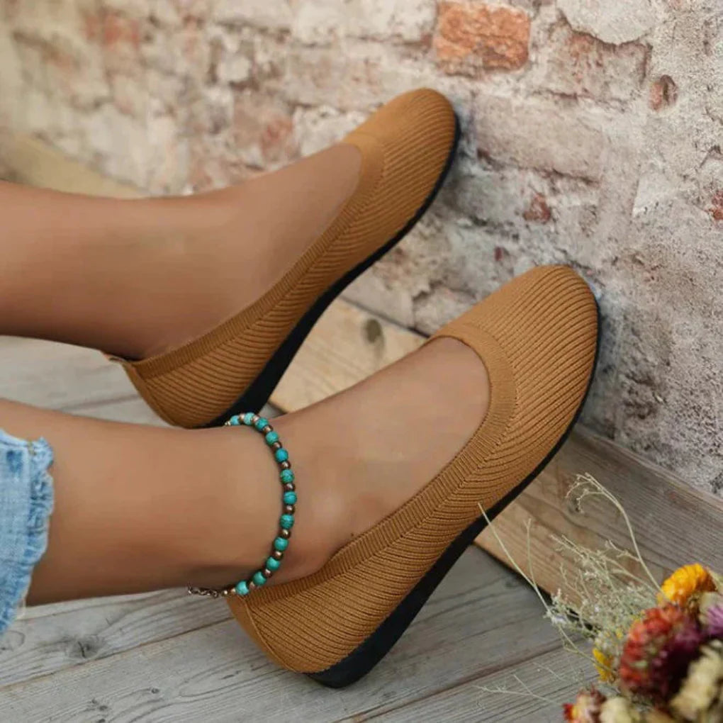 Back profile of women's lightweight orthopedic summer shoes, showcasing the easy slip-on feature.