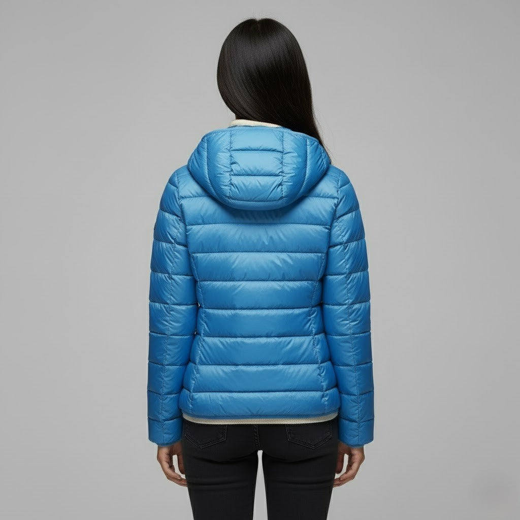 Lightweight and stylish women's puffer jacket, ideal for mild winter days