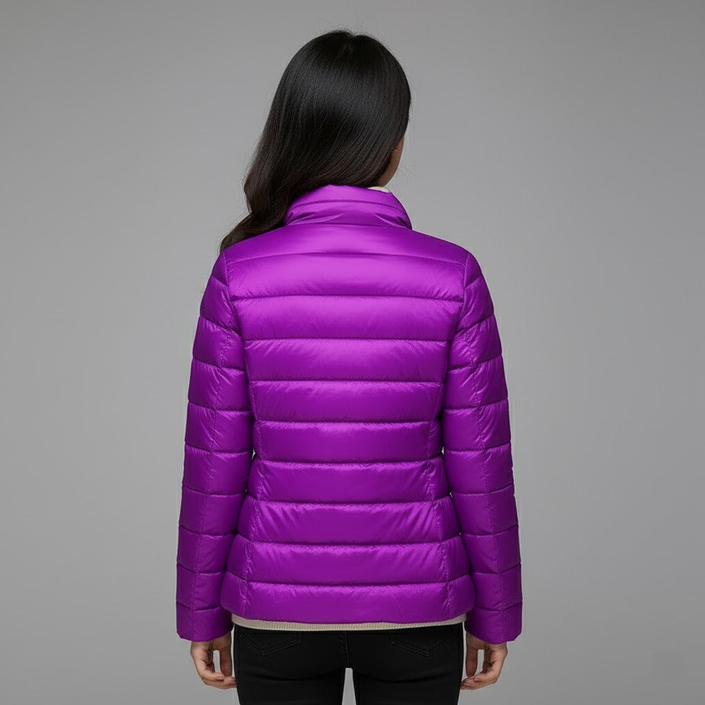Women's hooded puffer jacket in grey, ideal for an urban winter look